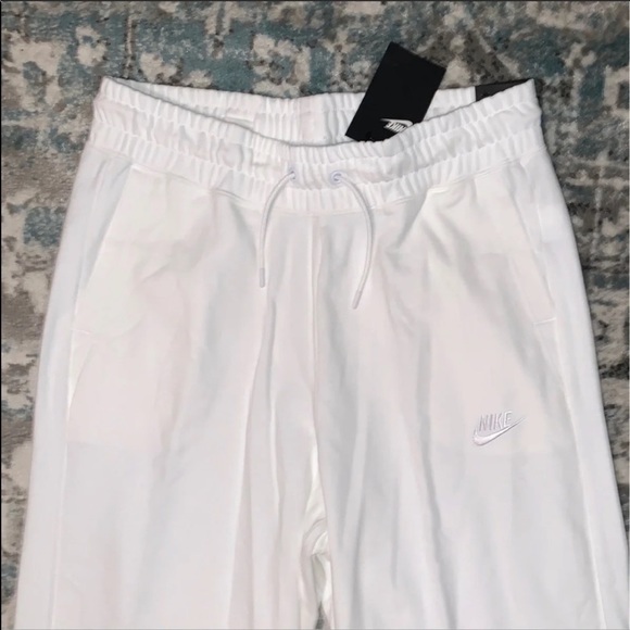 Nike Cropped Pants - Picture 7 of 8